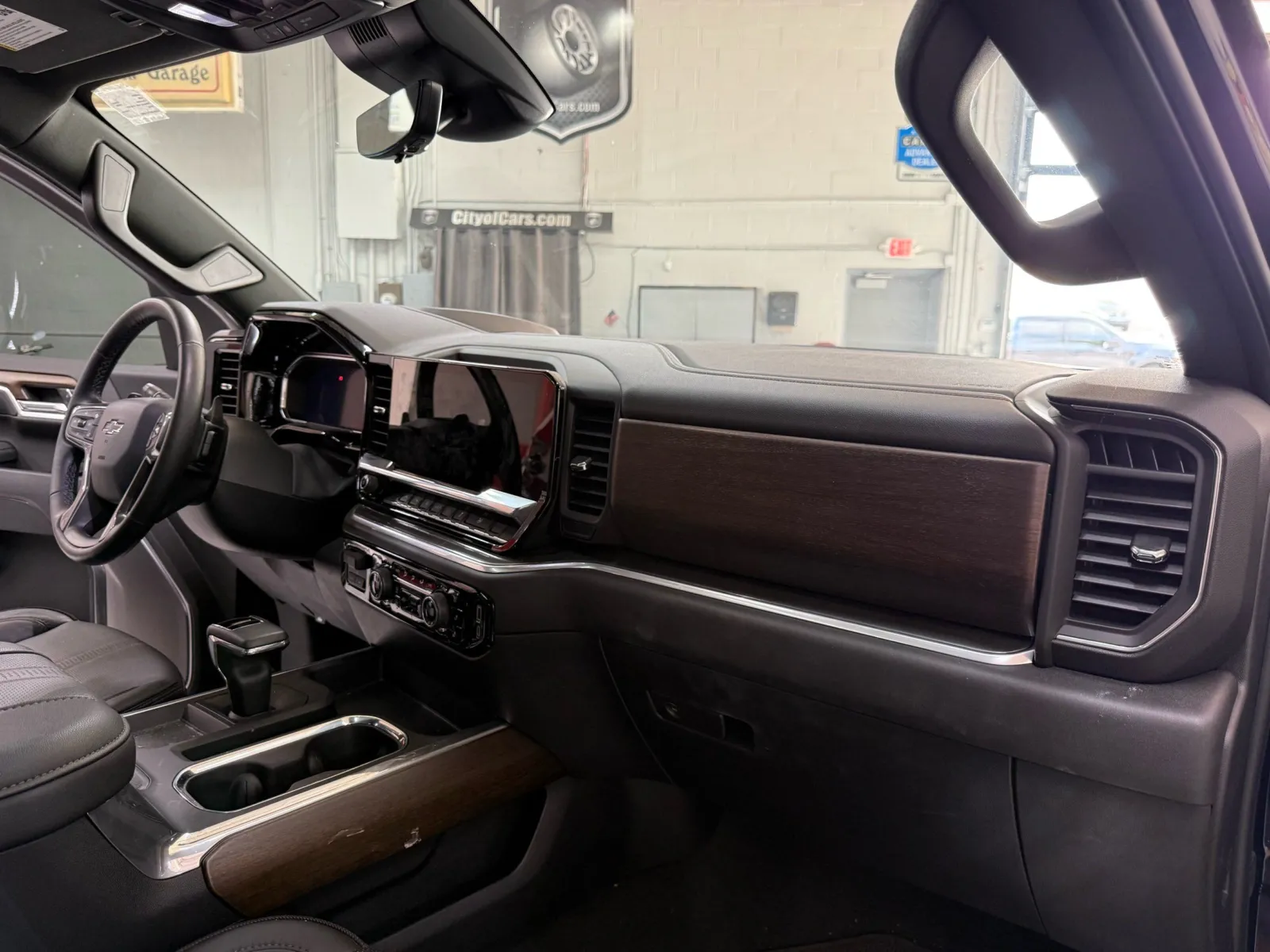 Chevrolet Silverado photo 16