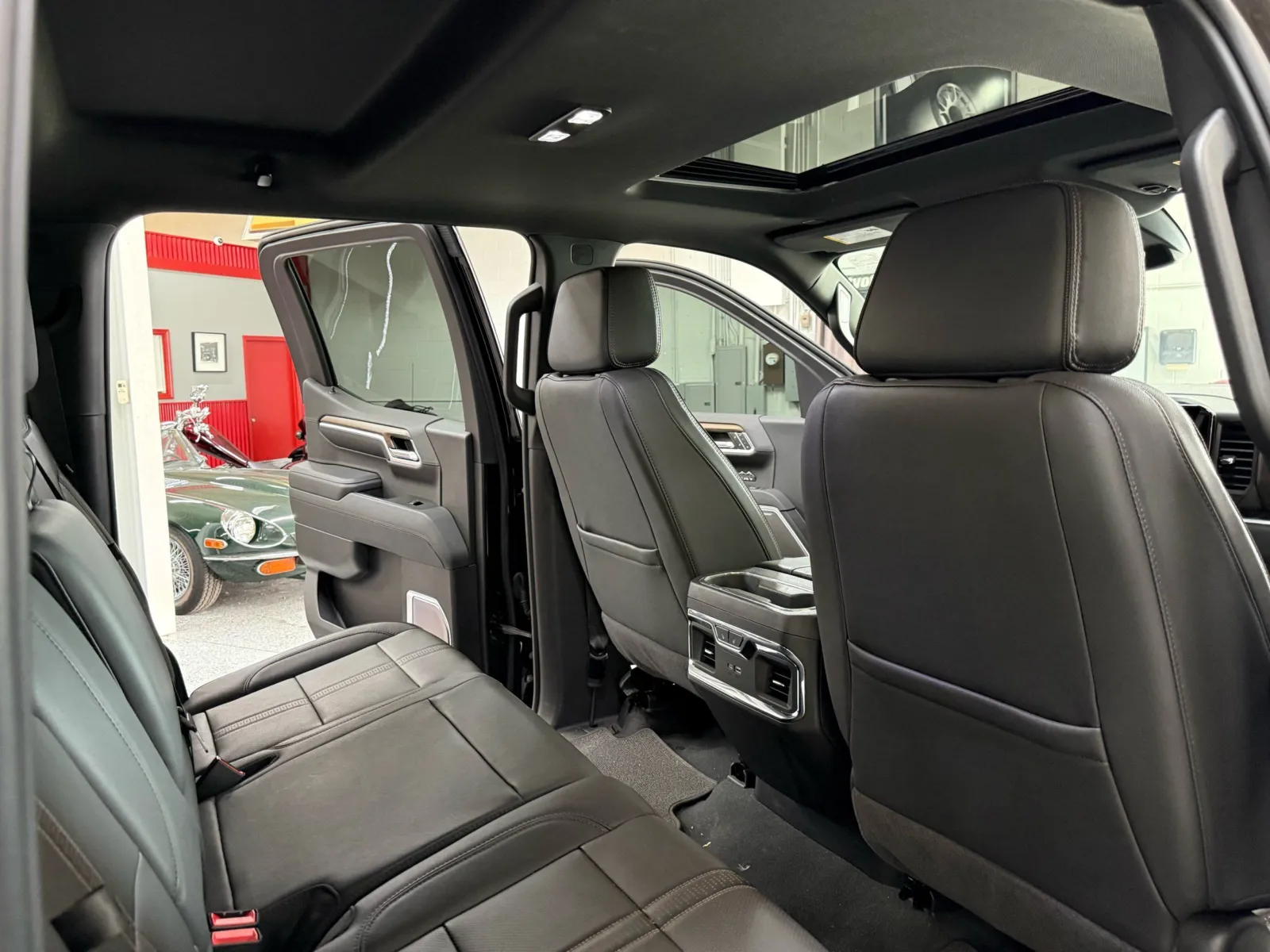 Chevrolet Silverado photo 19