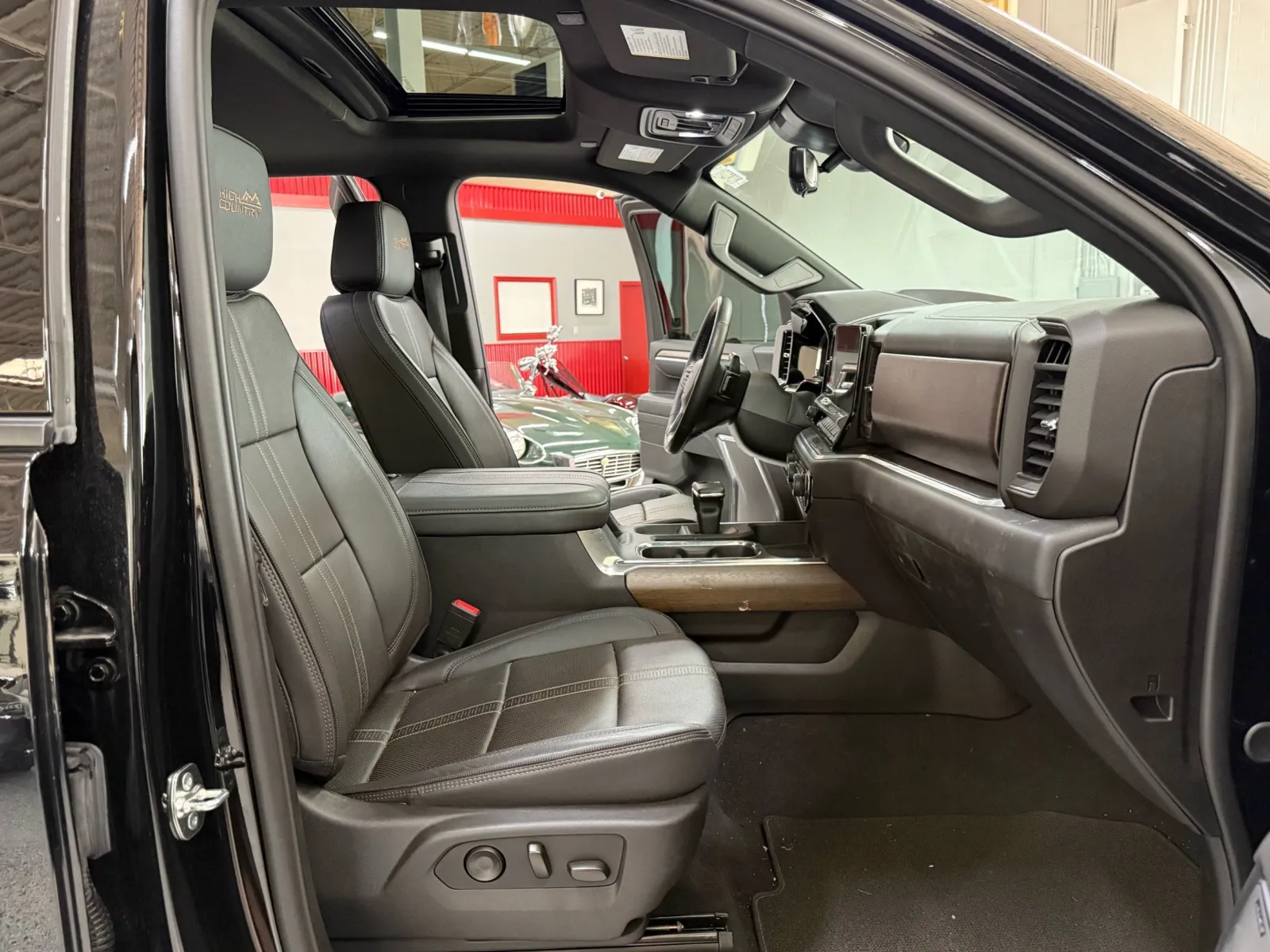 Chevrolet Silverado photo 17