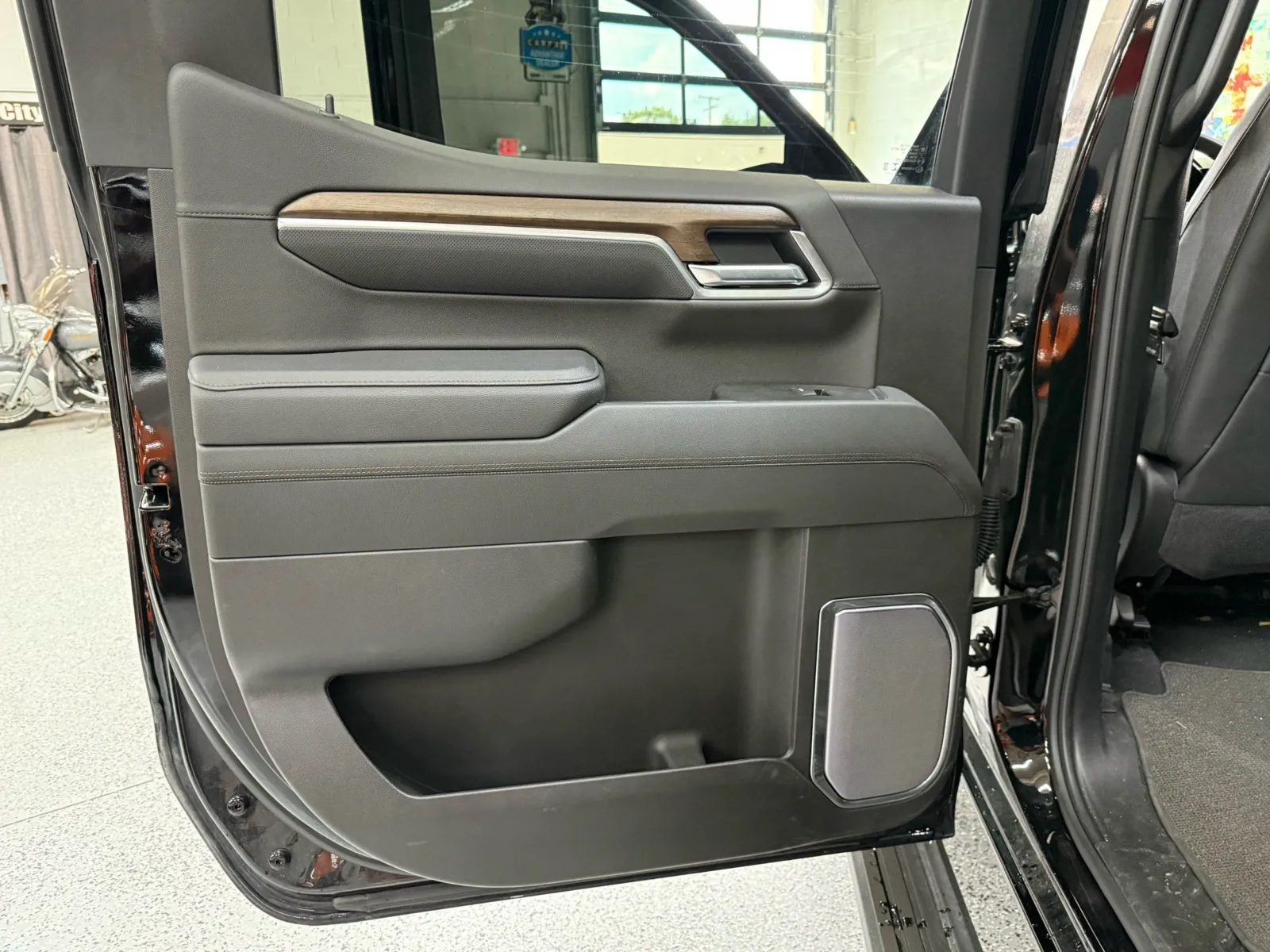 Chevrolet Silverado photo 12