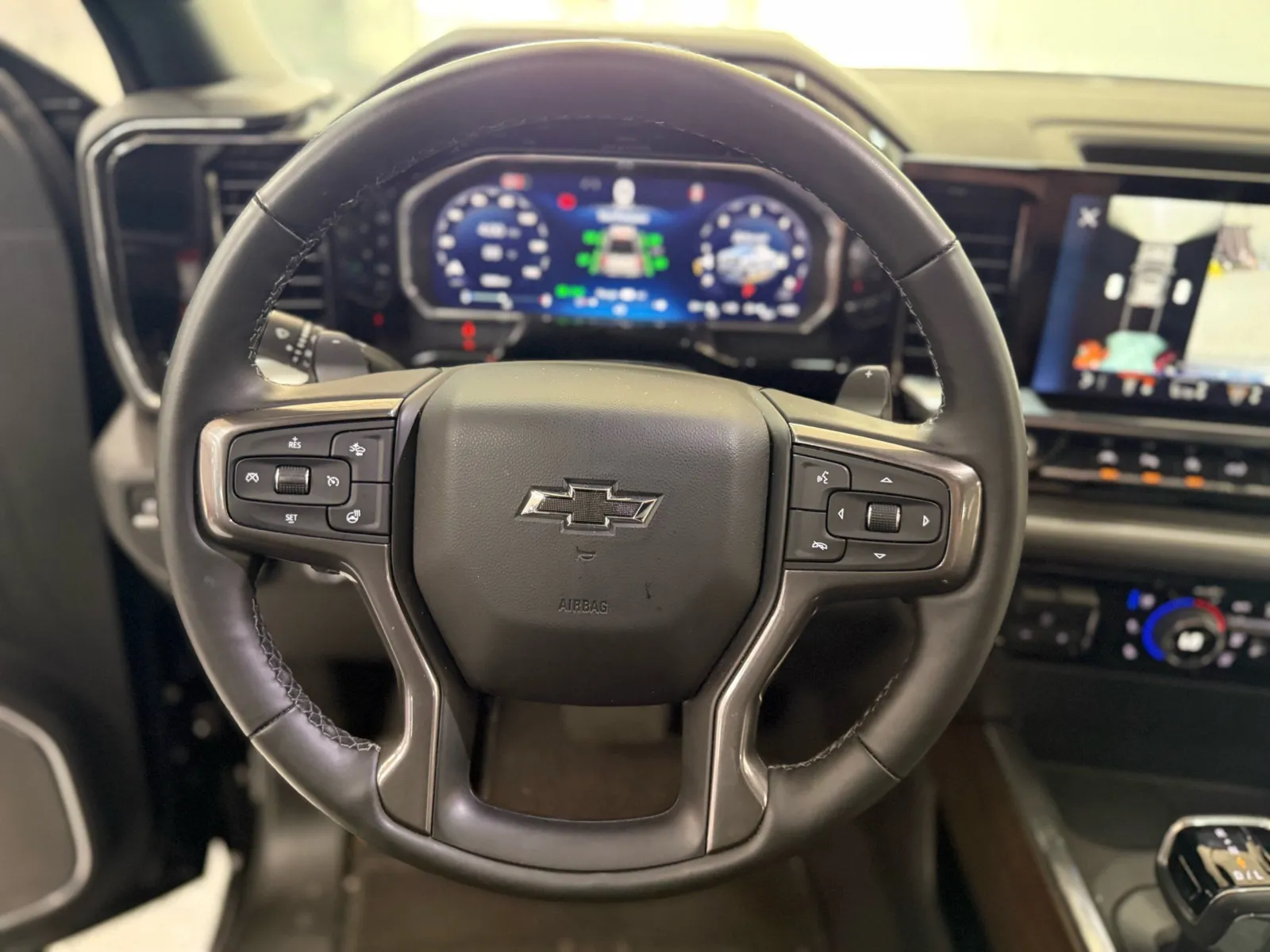 Chevrolet Silverado photo 24