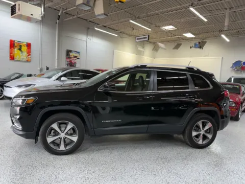 Photos of 2020 Jeep Cherokee Limited 4x4 for sale in Troy, MI at City of Cars