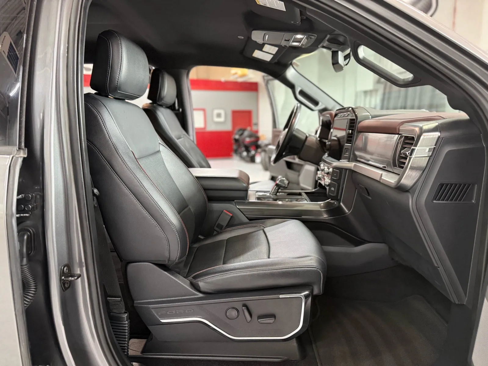 Ford F-150 photo 17