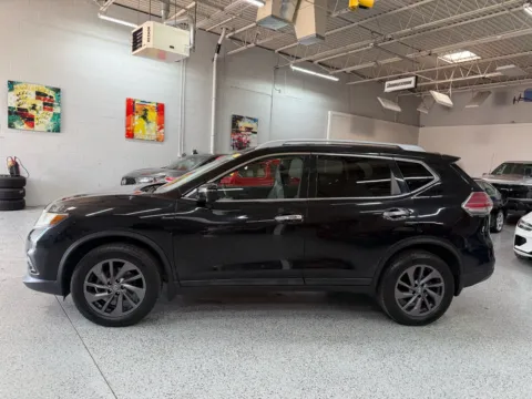 Photos of 2016 Nissan Rogue SL for sale in Troy, MI at City of Cars