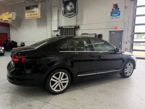 More photos of 2017 Volkswagen Jetta 1.8T SEL at City of Cars, MI