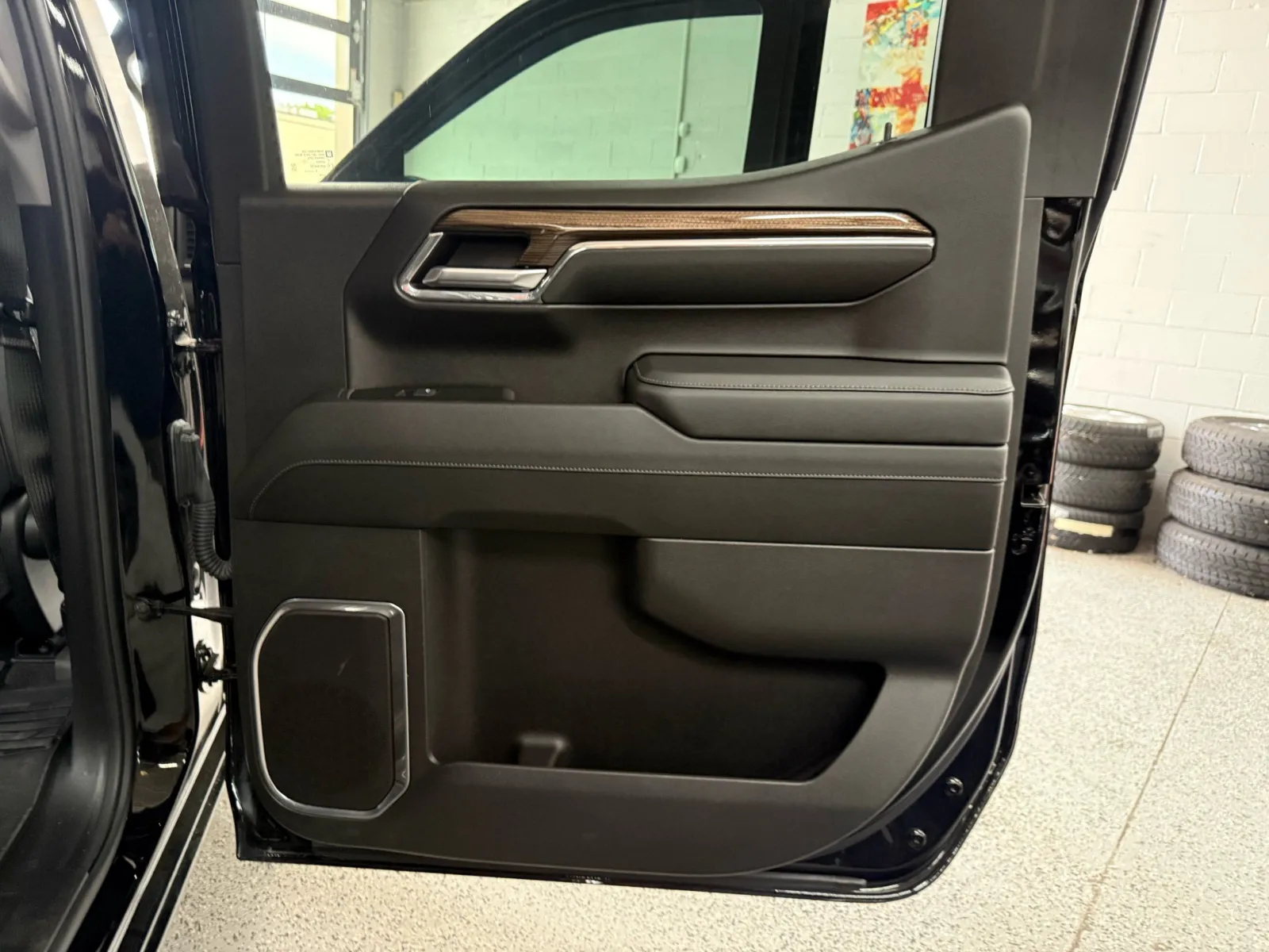 Chevrolet Silverado photo 17