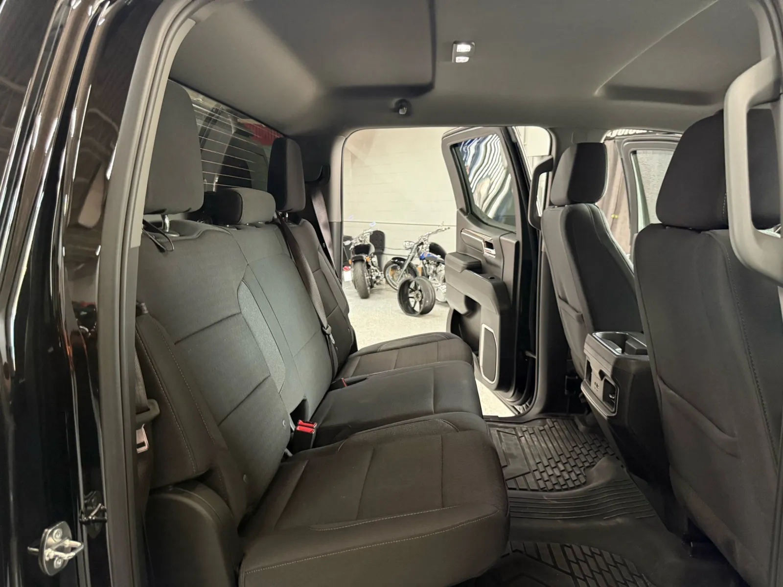 Chevrolet Silverado photo 19