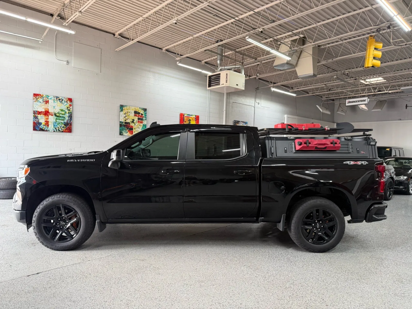 Chevrolet Silverado photo 2