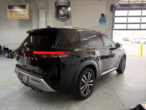 More photos of 2024 Nissan Pathfinder Platinum at City of Cars, MI