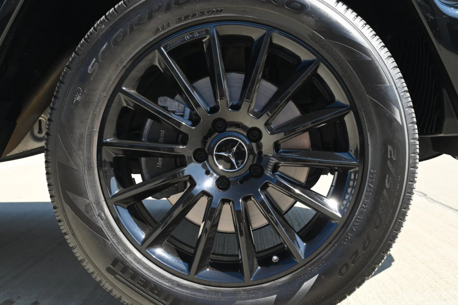 Mercedes-Benz G 550 photo 16
