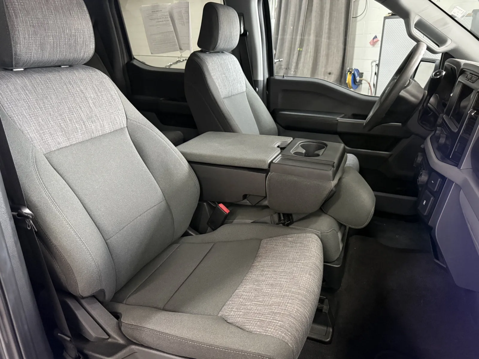 Ford F-150 photo 17