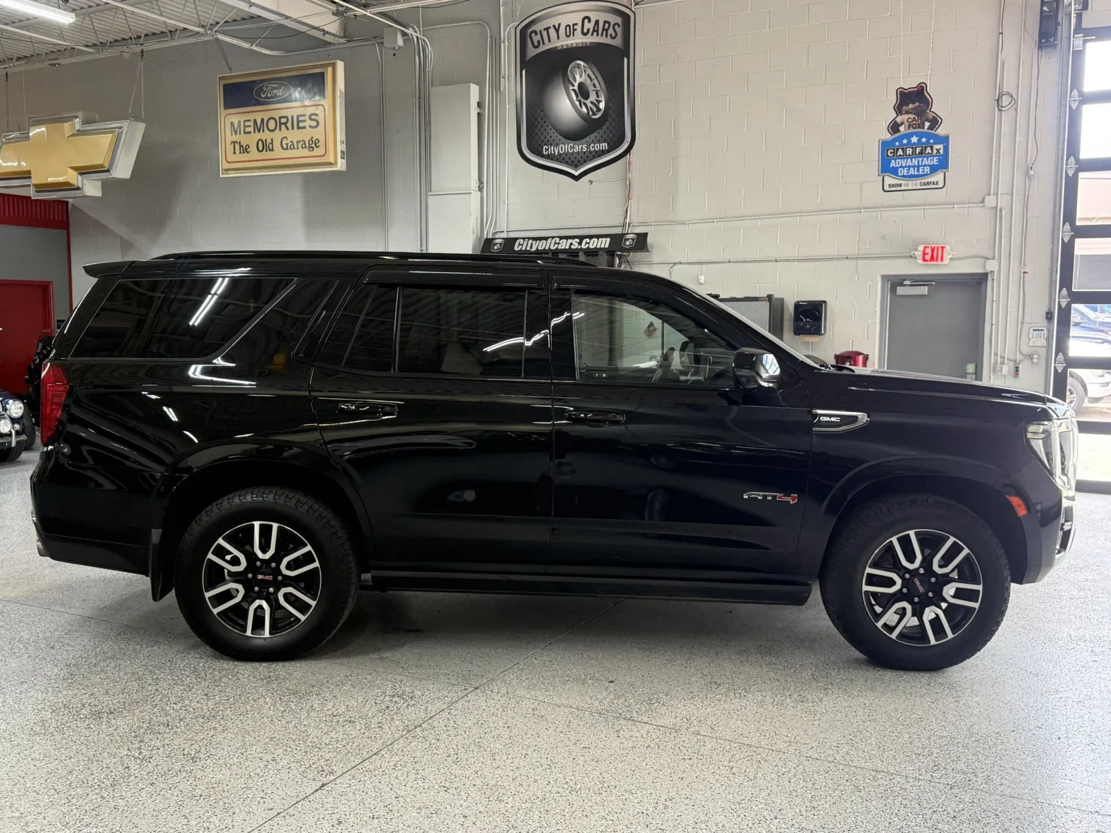 GMC Yukon photo 8