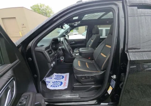 More photos of 2023 GMC Yukon AT4 at City of Cars, MI