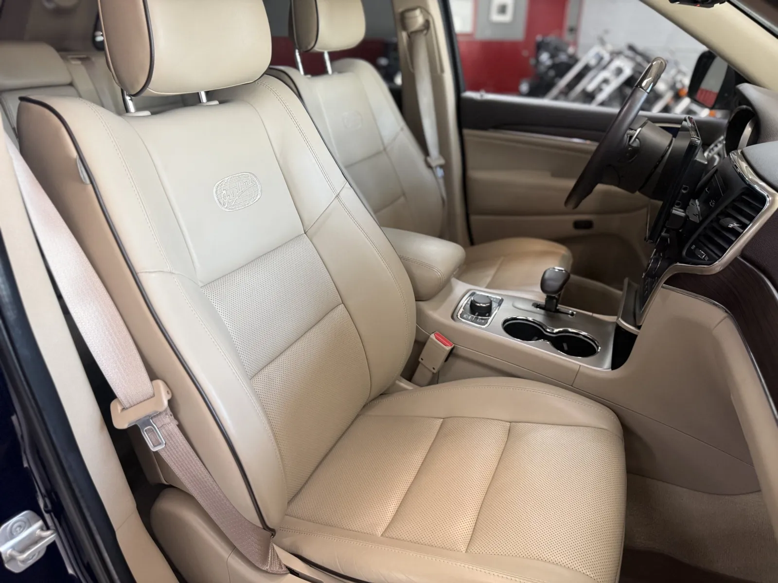 Jeep Grand Cherokee photo 23