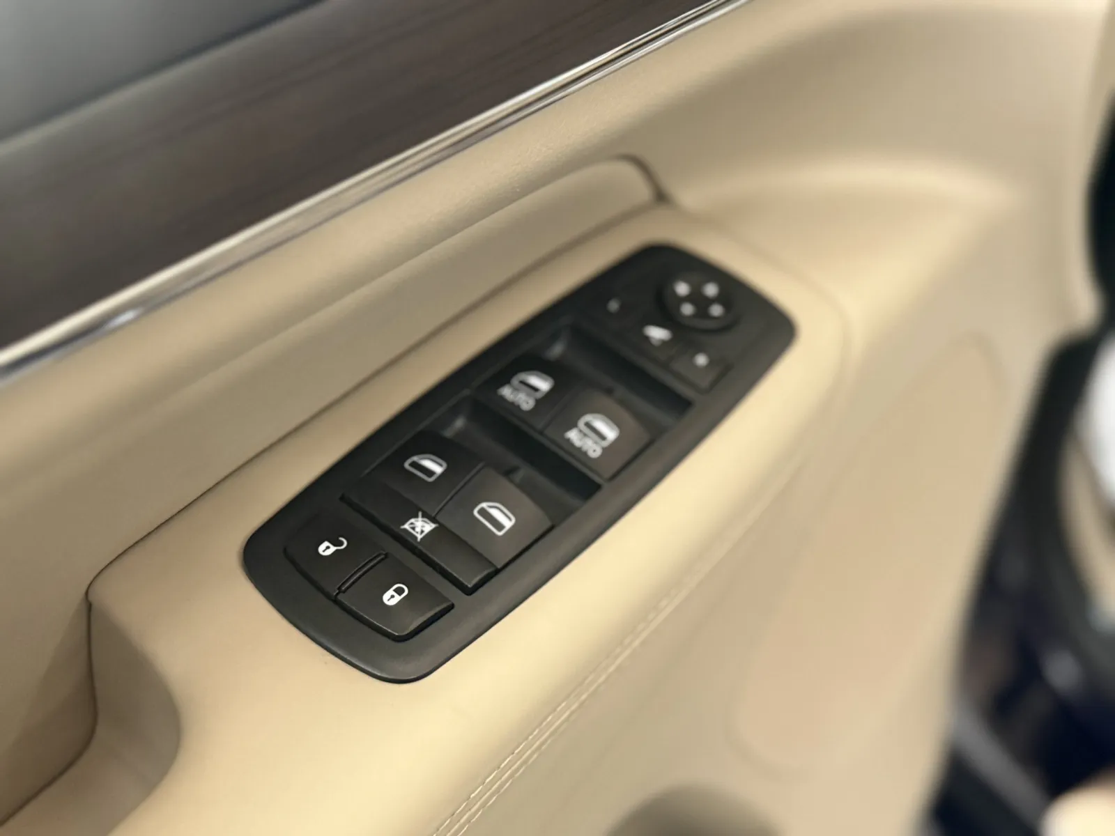 Jeep Grand Cherokee photo 10