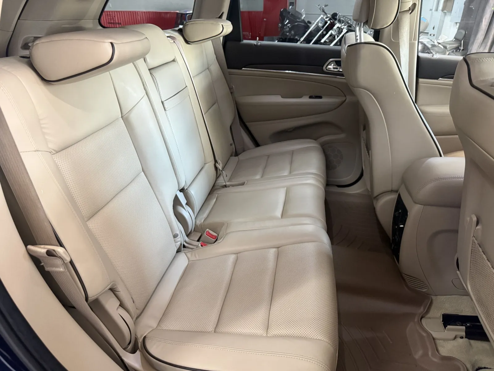 Jeep Grand Cherokee photo 22