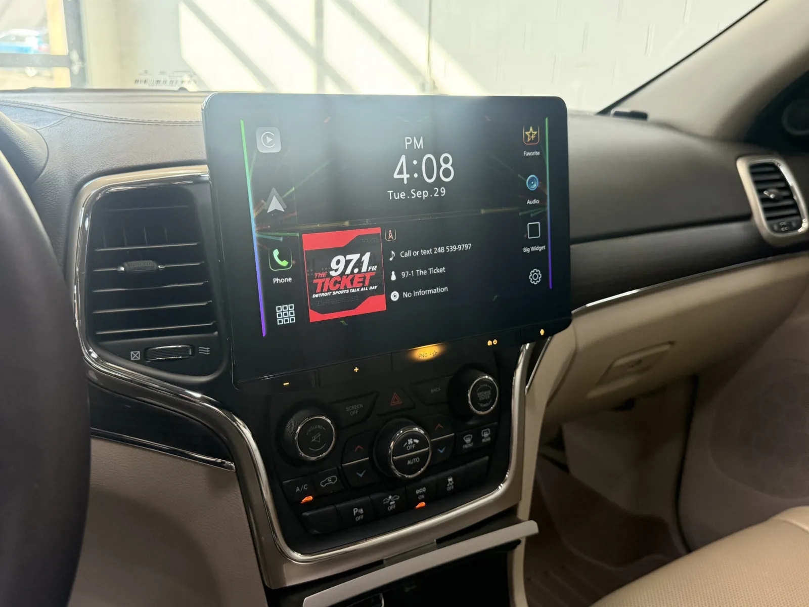 Jeep Grand Cherokee photo 15