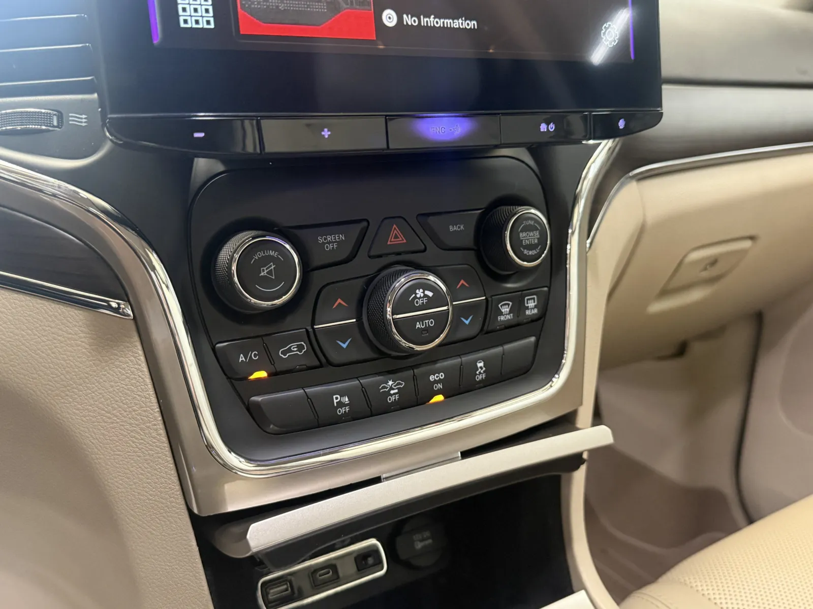 Jeep Grand Cherokee photo 16
