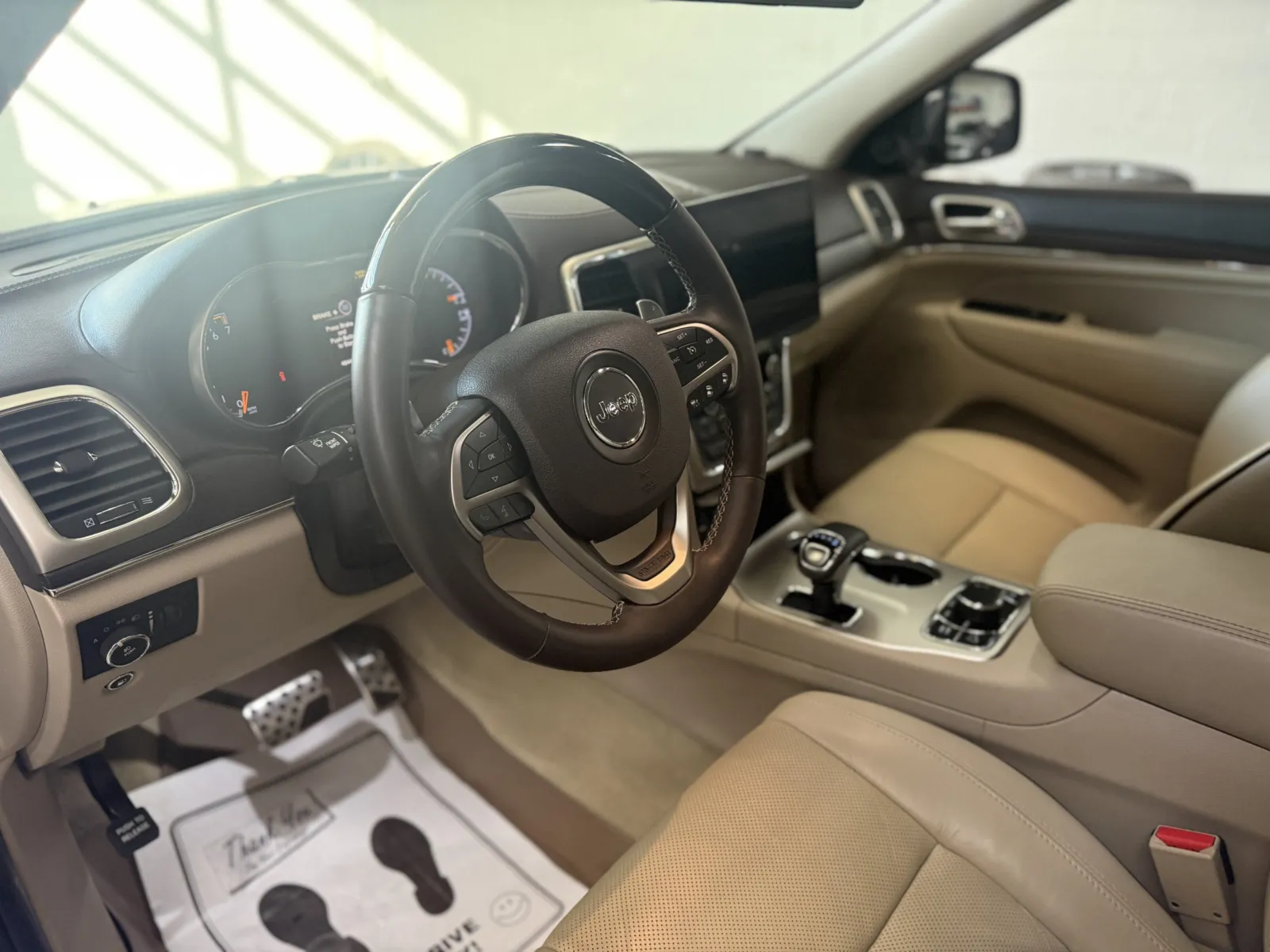 Jeep Grand Cherokee photo 12
