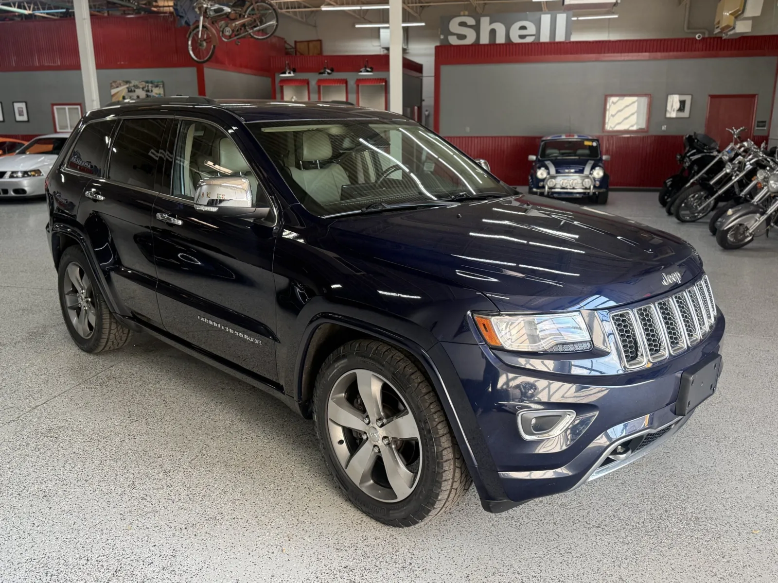 Jeep Grand Cherokee photo 8