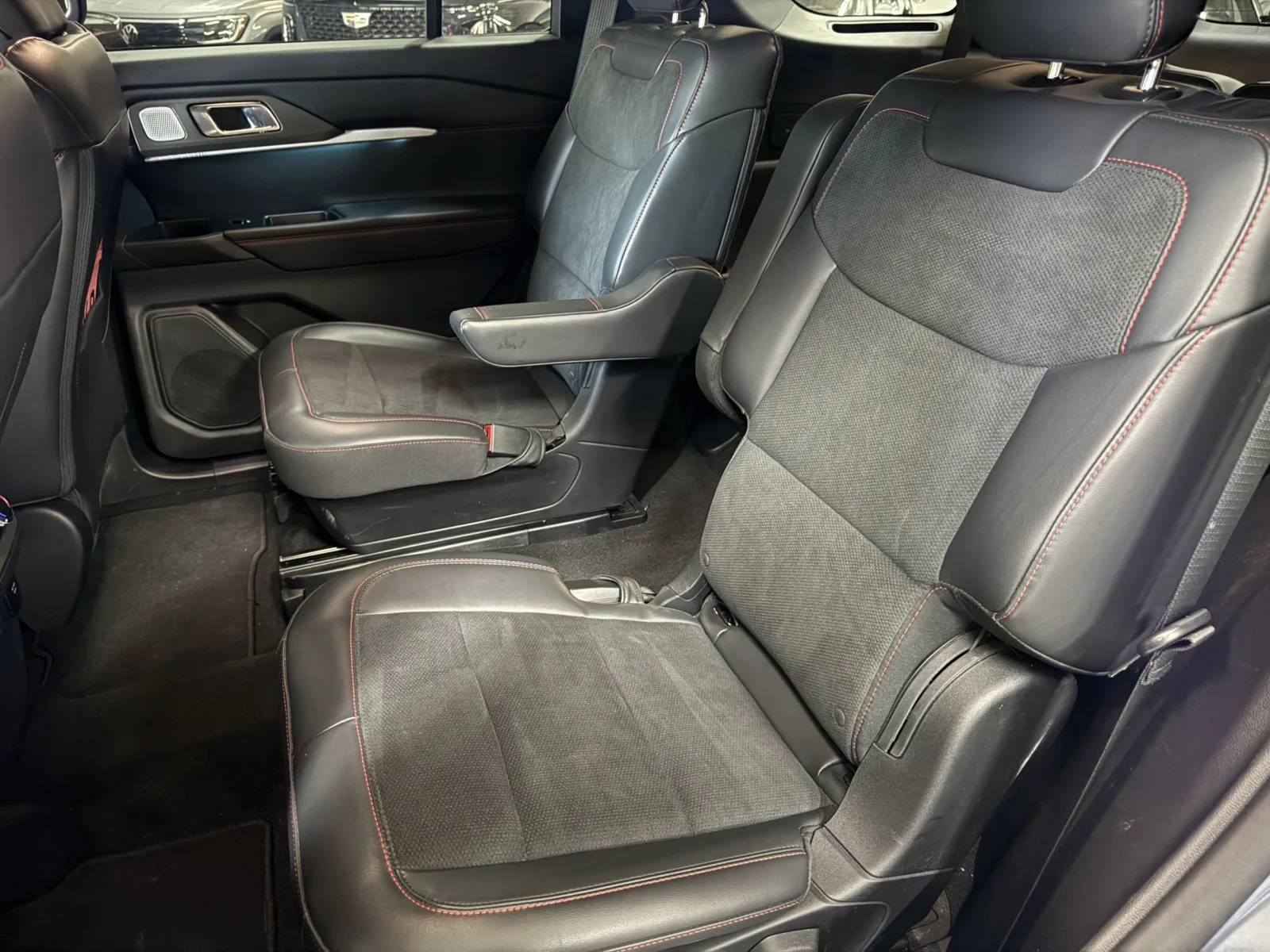 Ford Explorer photo 18