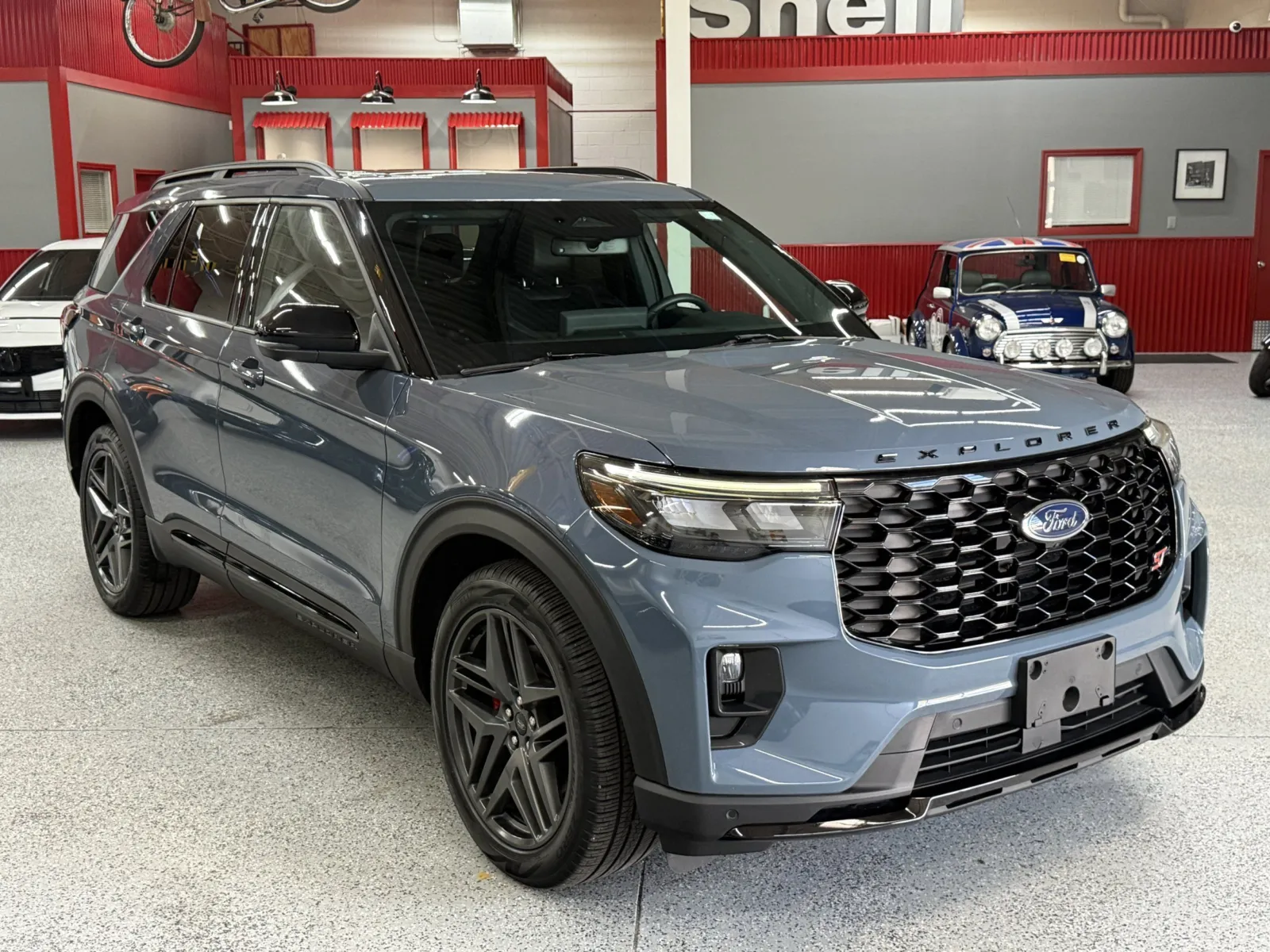 Ford Explorer photo 8