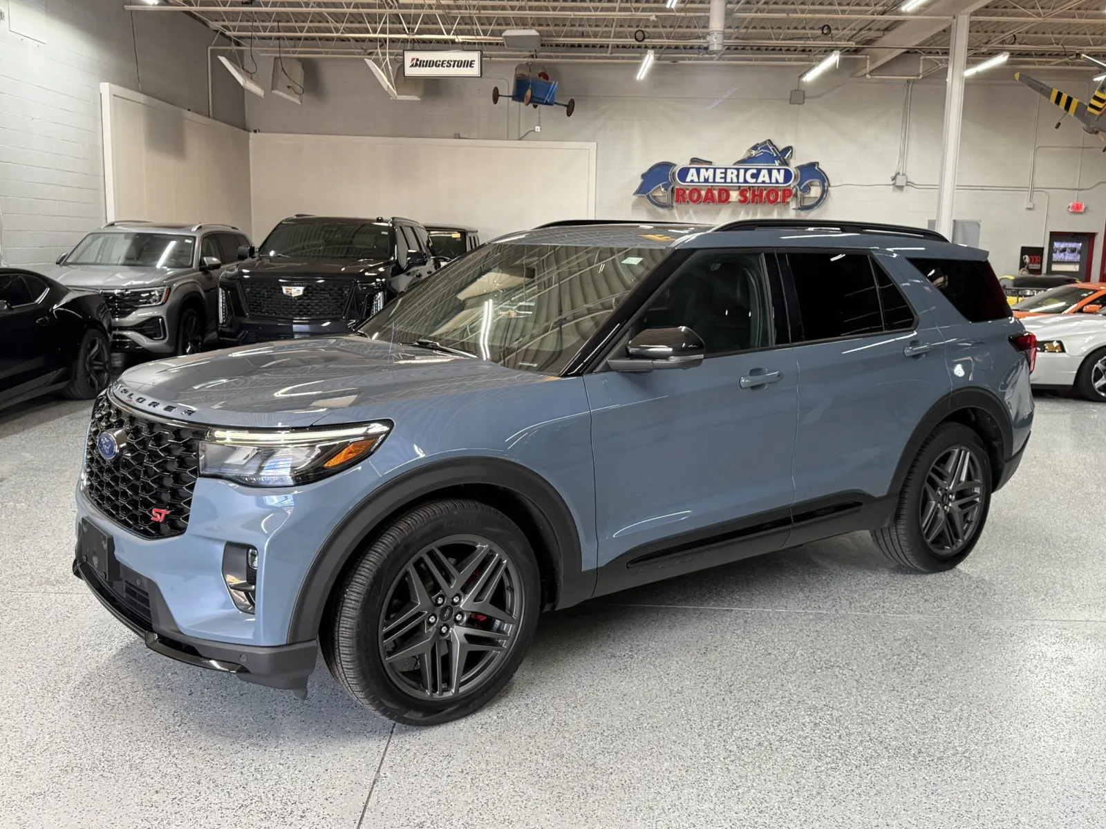 Ford Explorer photo 2