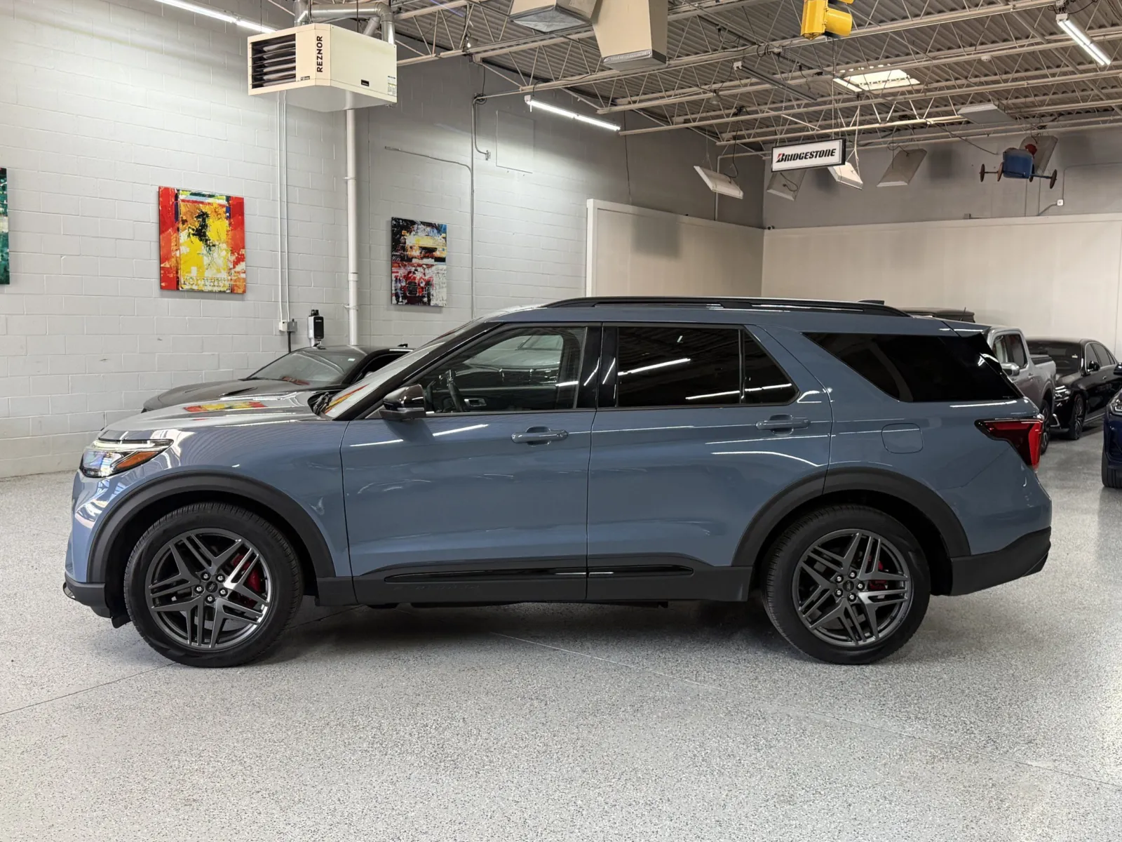 Ford Explorer photo 3