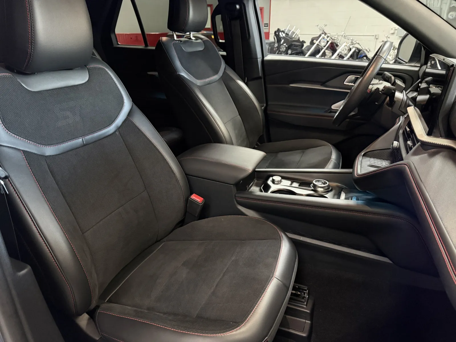 Ford Explorer photo 21