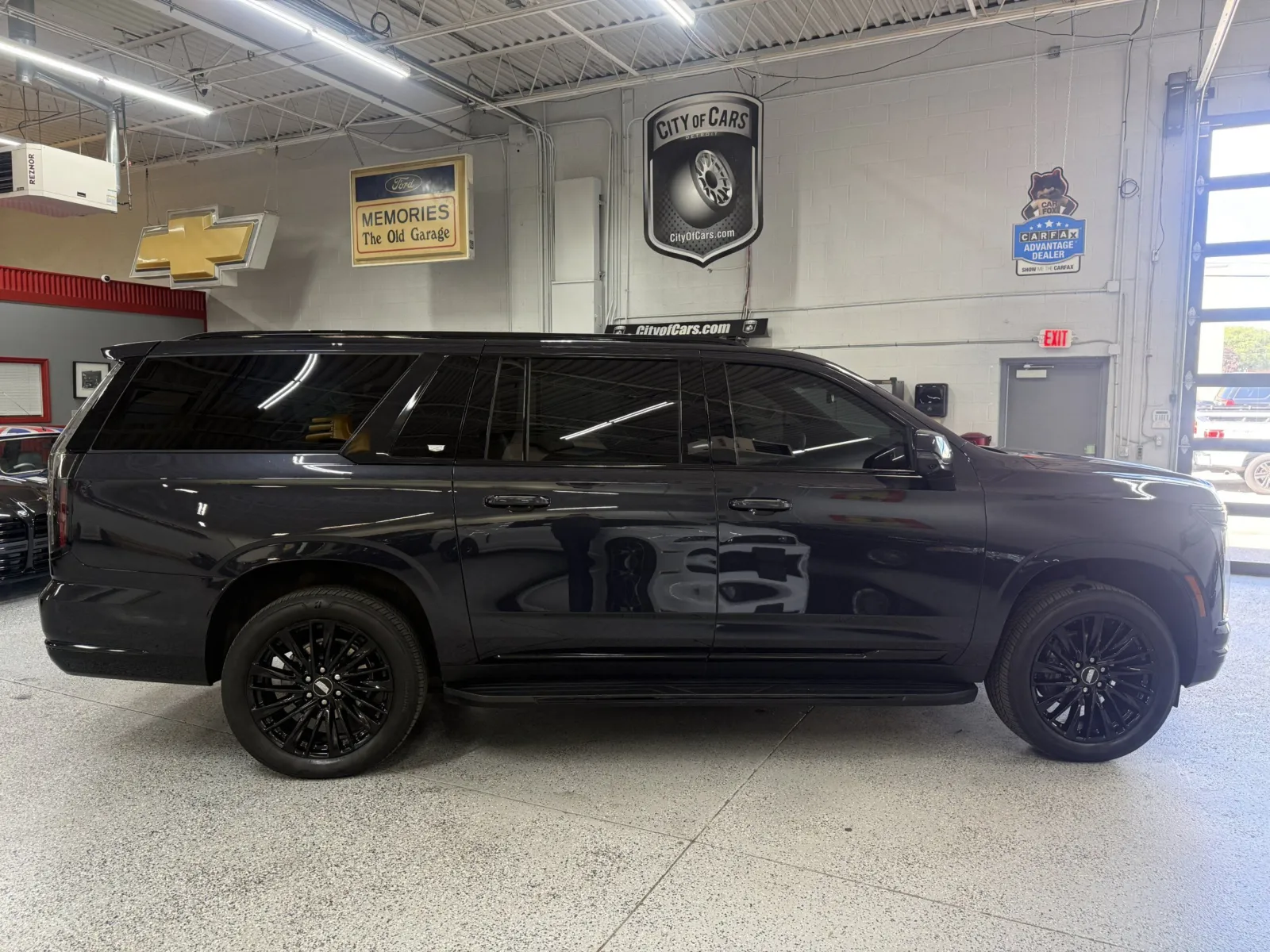 Cadillac Escalade ESV photo 6