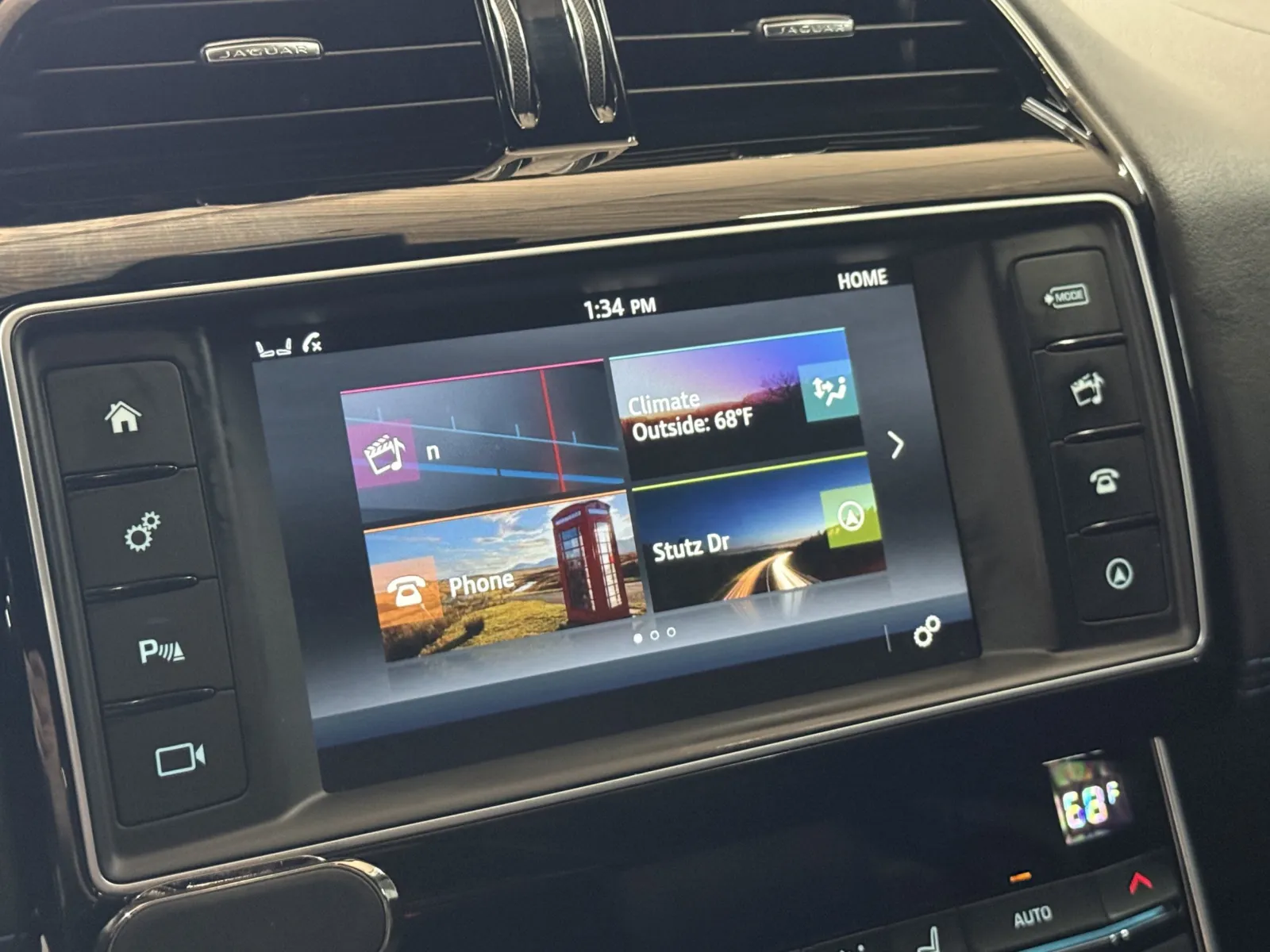 Jaguar XE photo 16