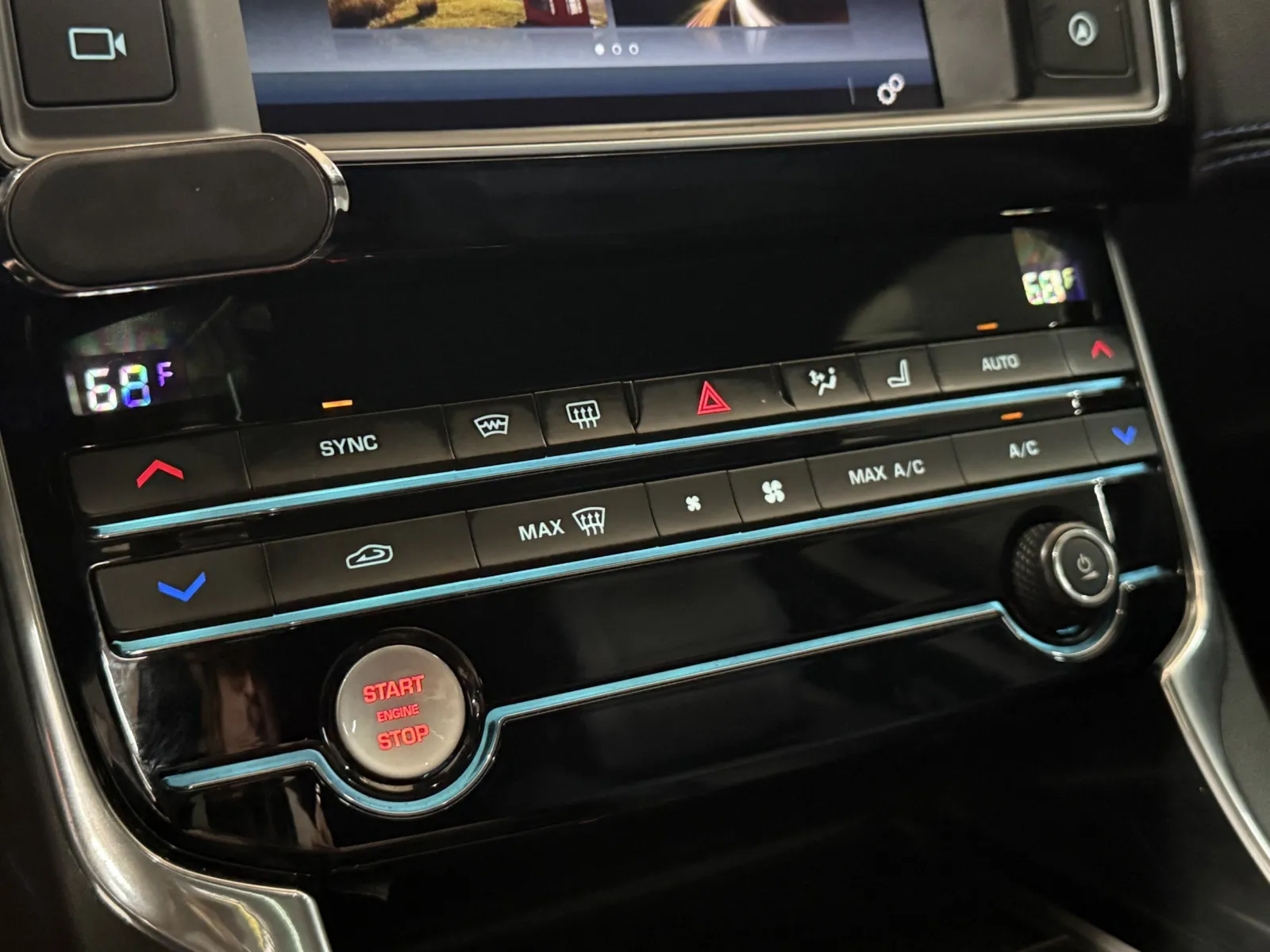 Jaguar XE photo 18