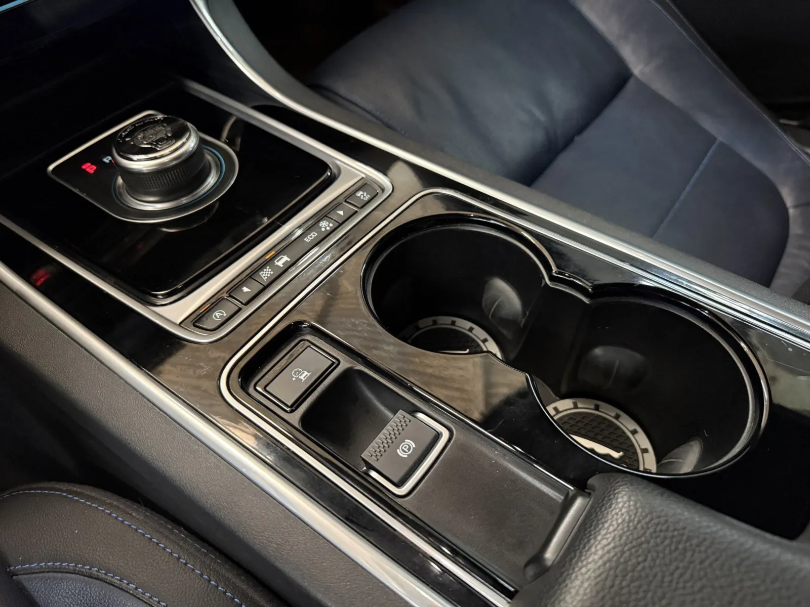 Jaguar XE photo 20