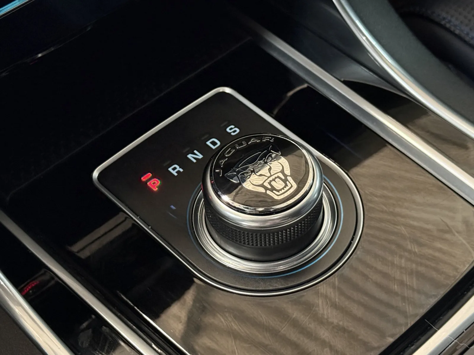 Jaguar XE photo 19
