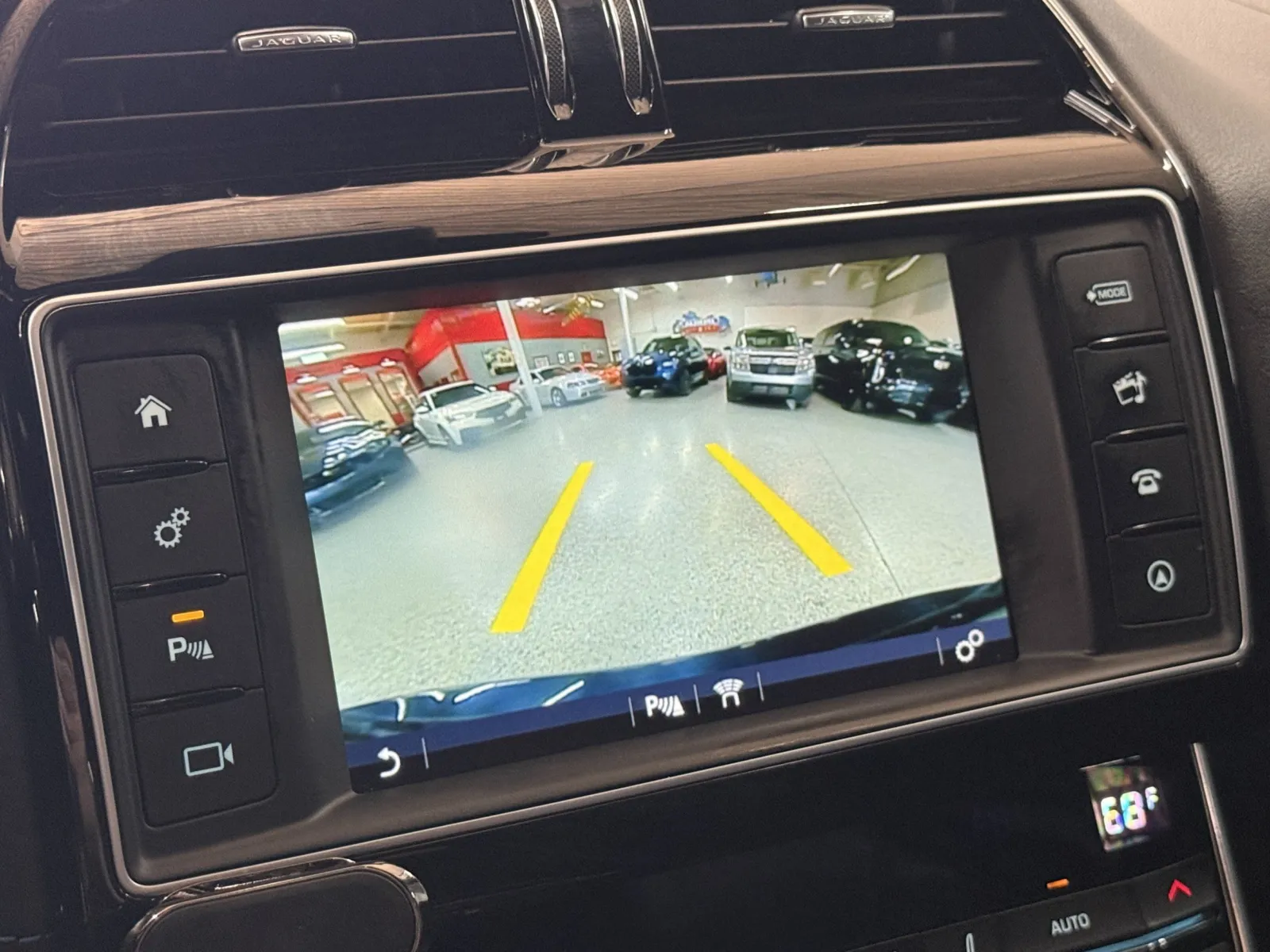 Jaguar XE photo 17