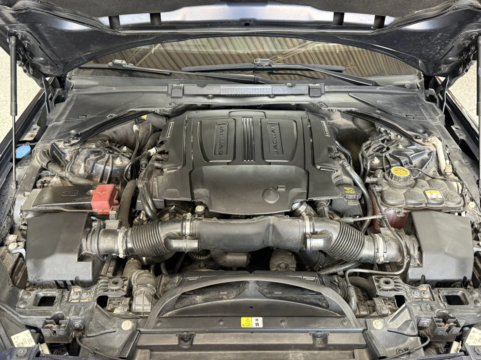 Jaguar XE photo 27
