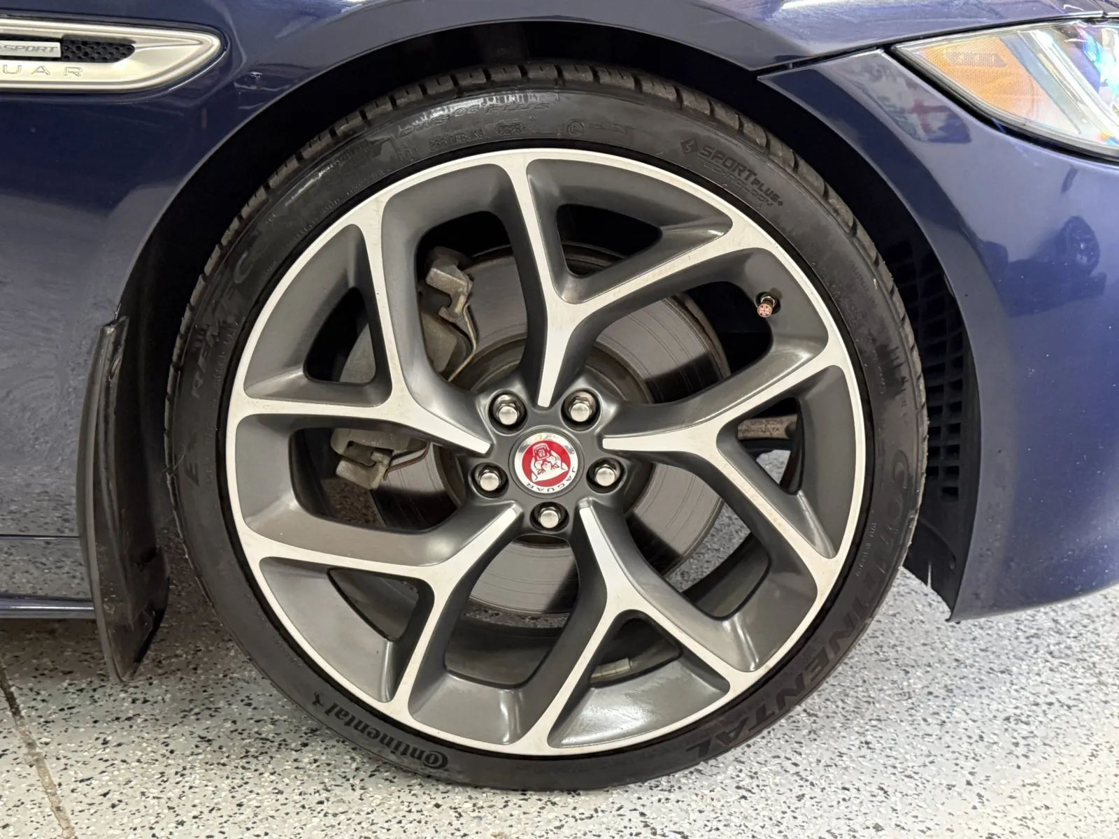 Jaguar XE photo 32