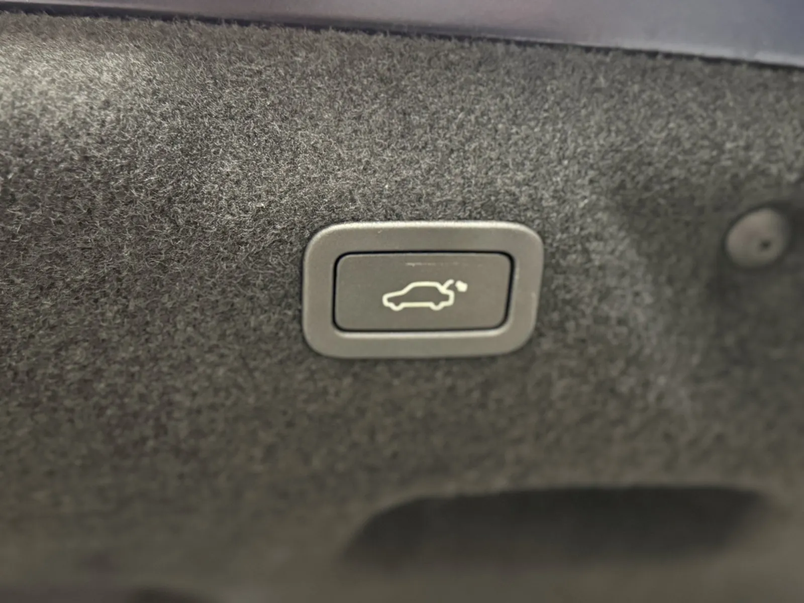 Jaguar XE photo 23