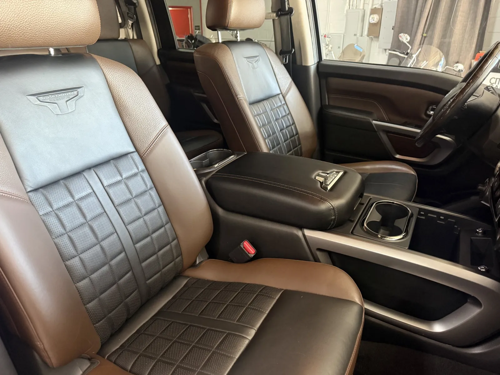 Nissan Titan photo 21