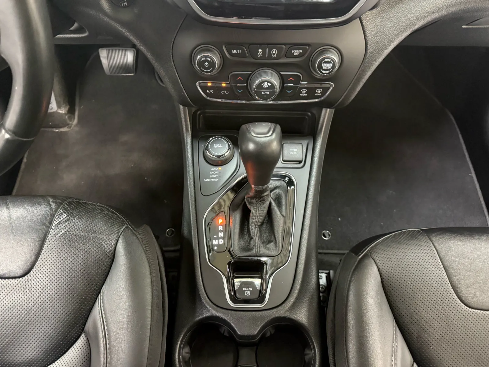 Jeep Cherokee photo 22