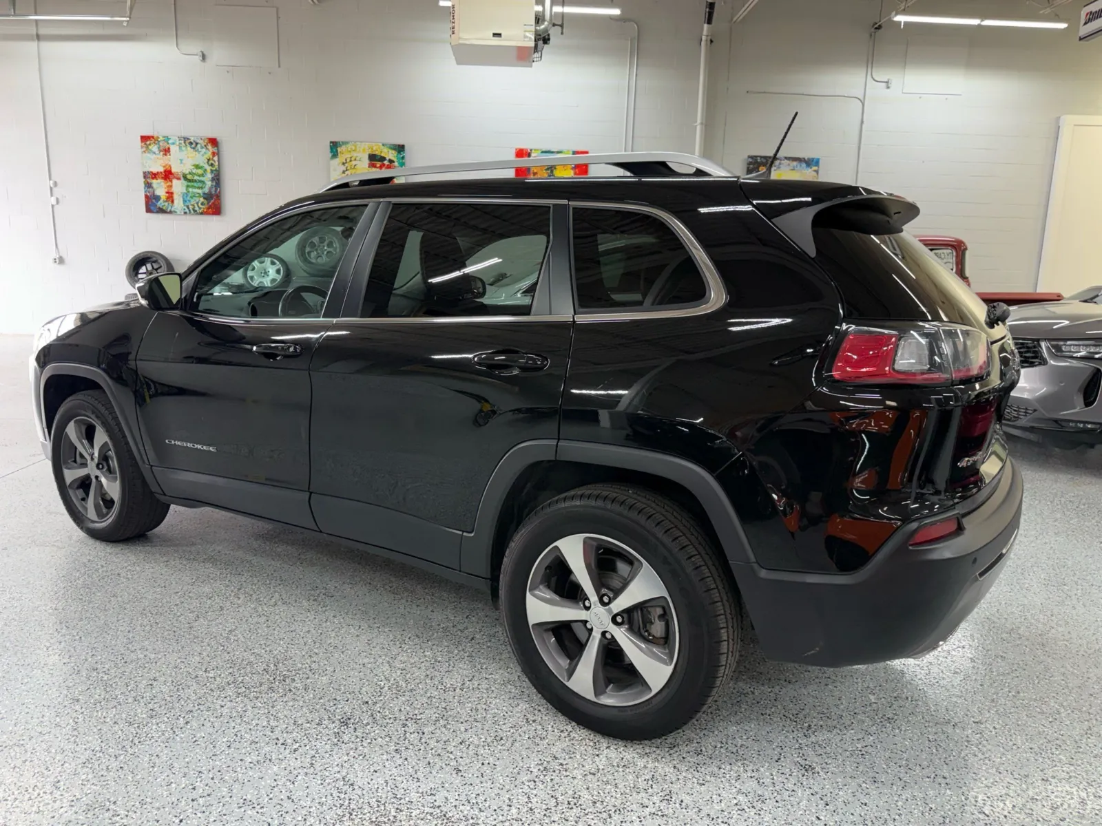 Jeep Cherokee photo 3