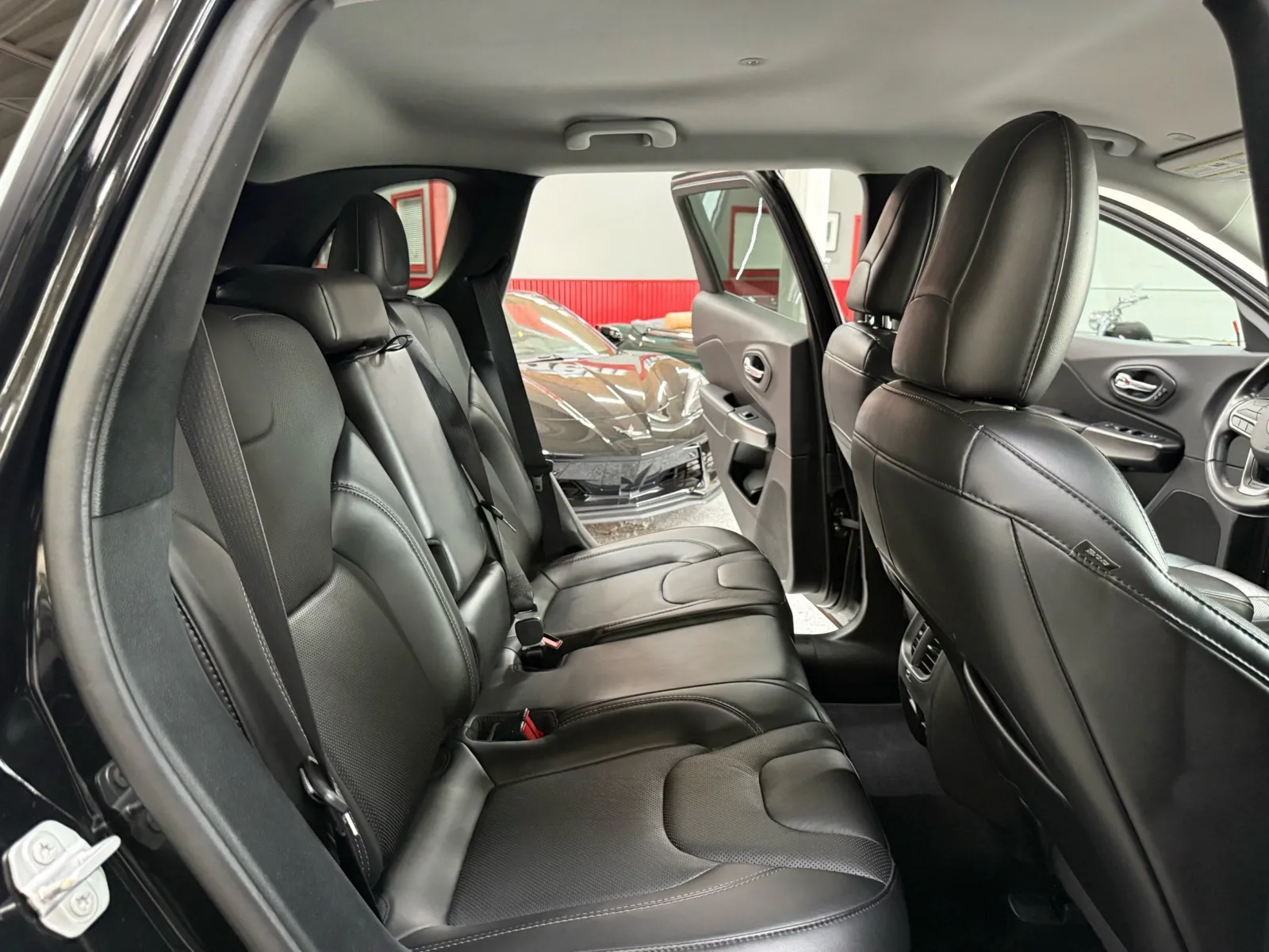 Jeep Cherokee photo 20