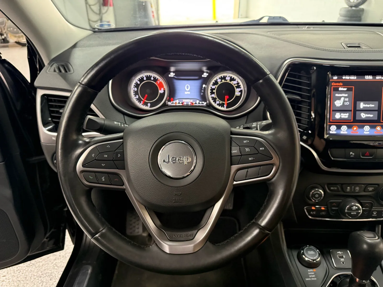 Jeep Cherokee photo 24