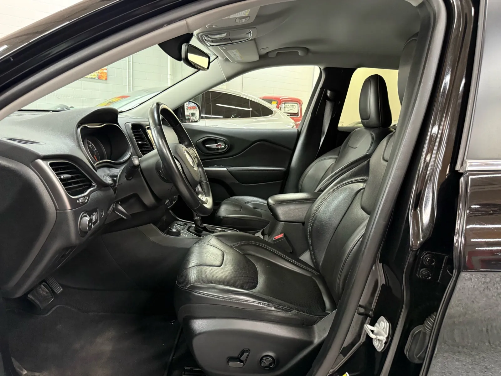 Jeep Cherokee photo 11