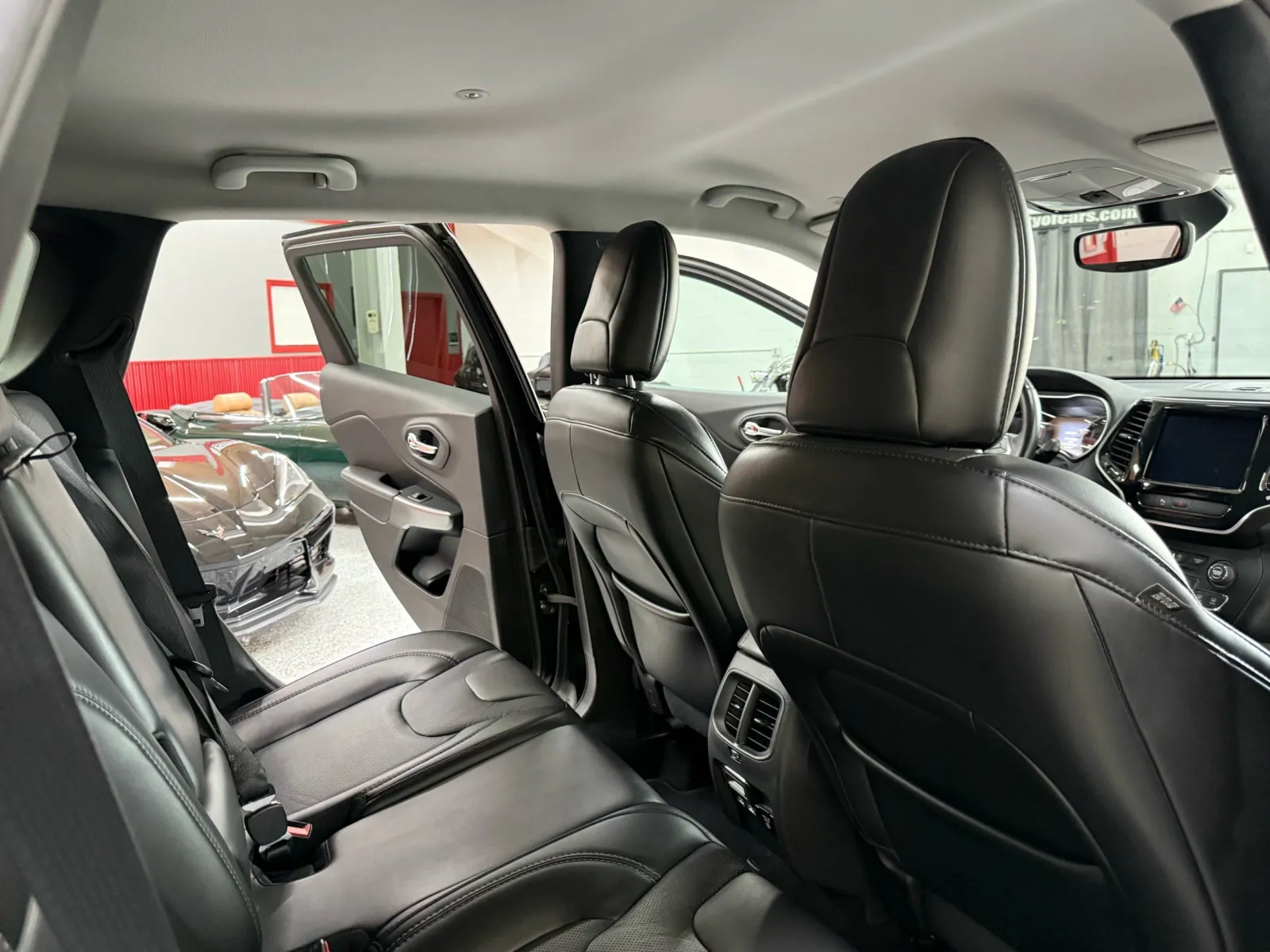 Jeep Cherokee photo 19