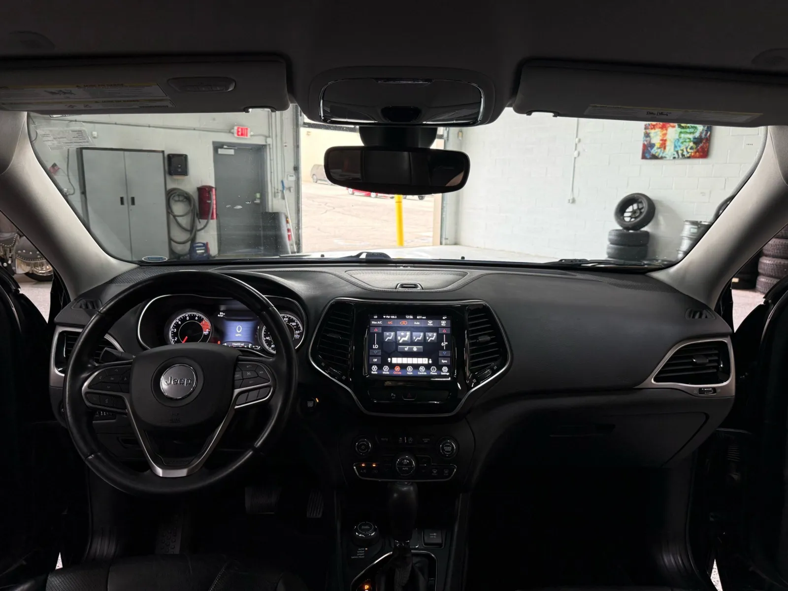 Jeep Cherokee photo 21