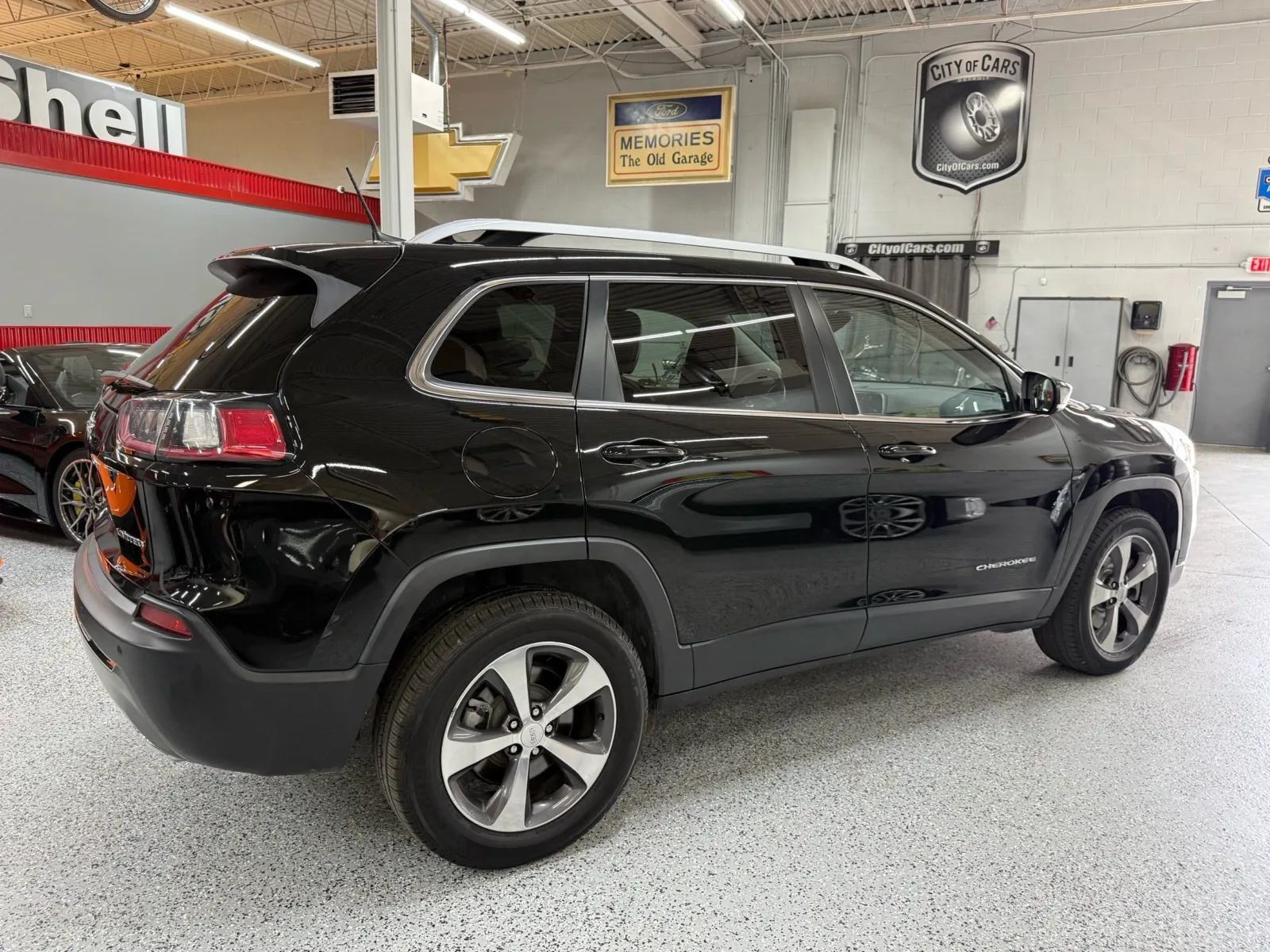 Jeep Cherokee photo 5