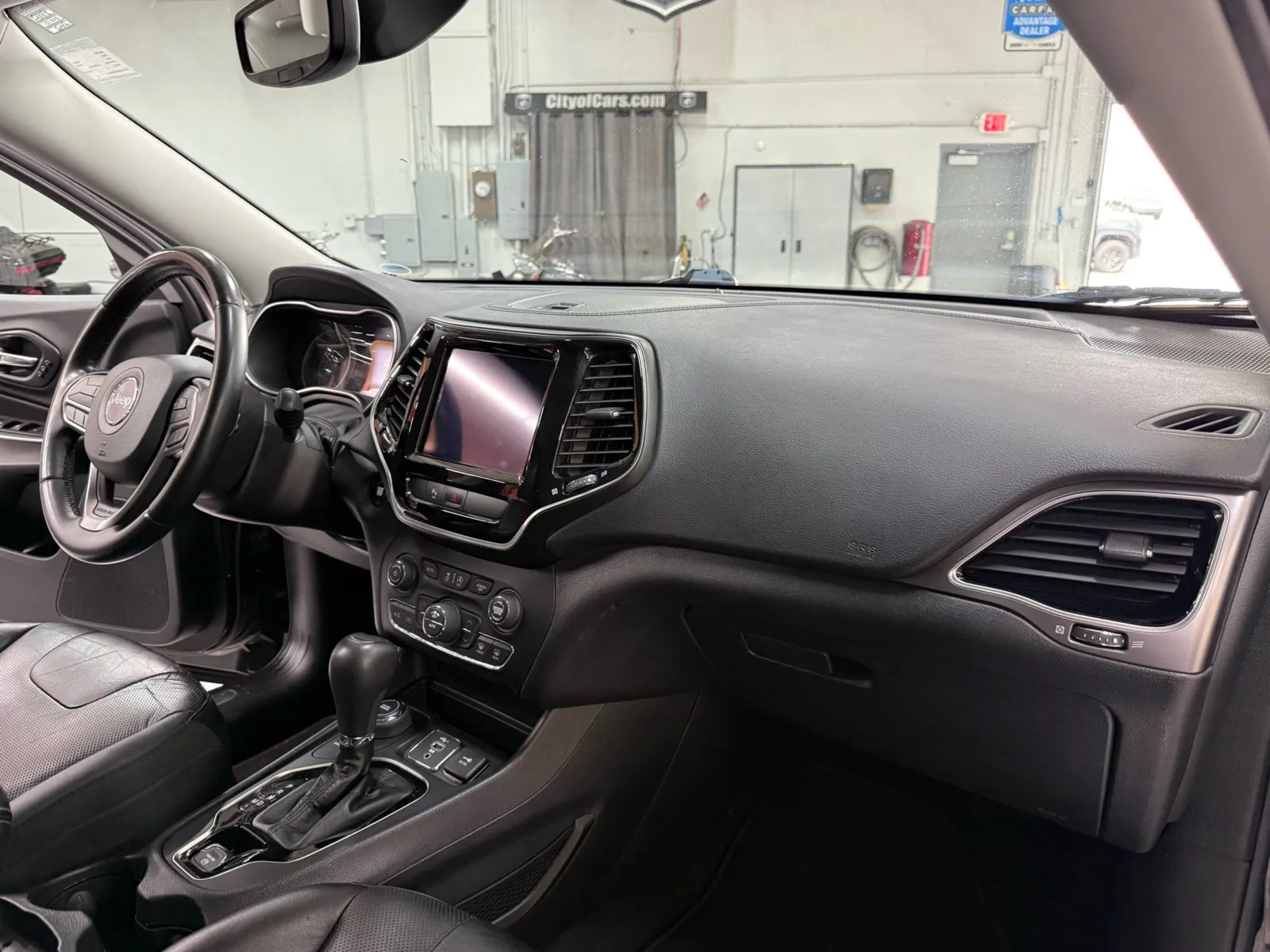 Jeep Cherokee photo 16