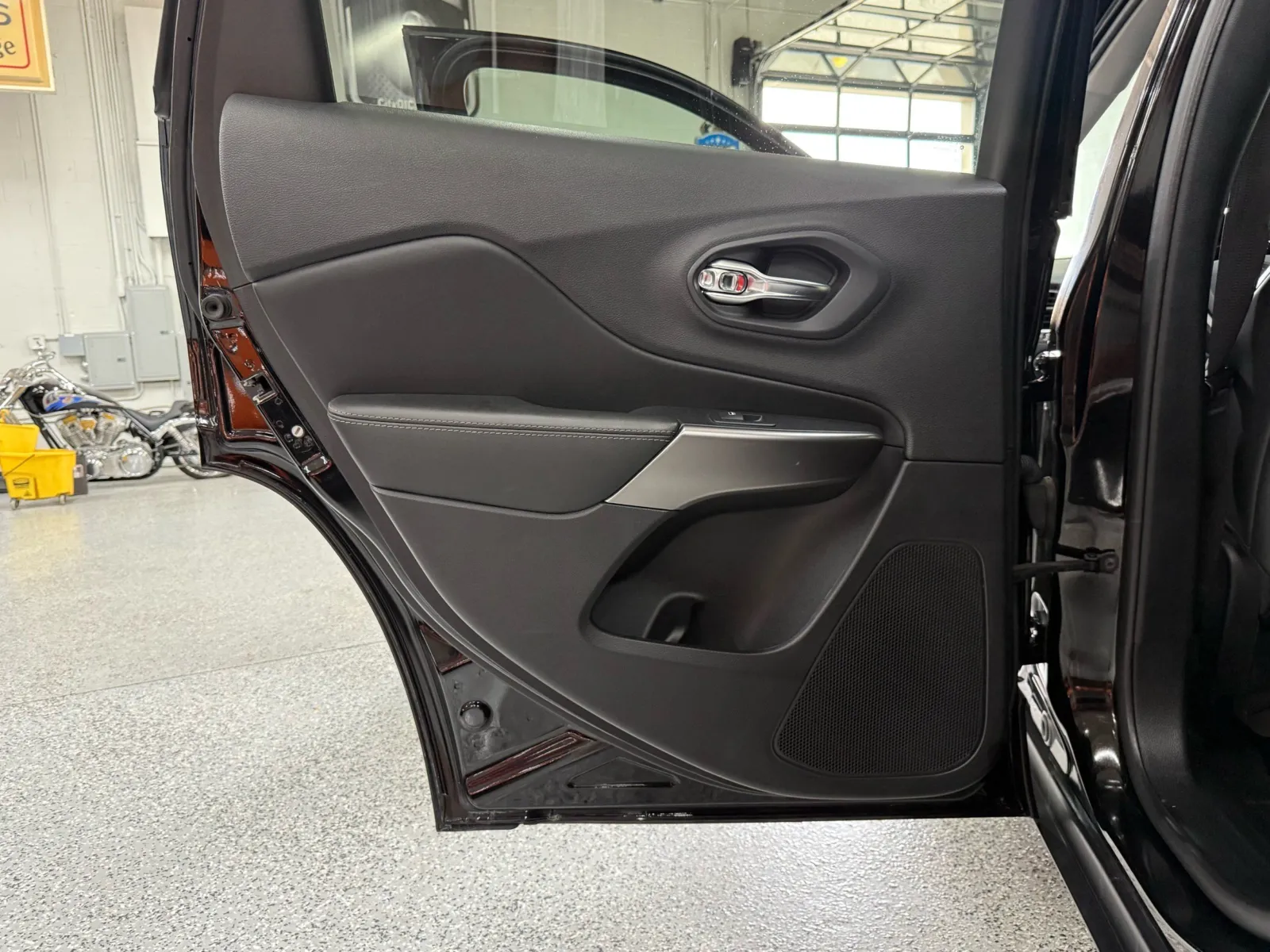 Jeep Cherokee photo 12