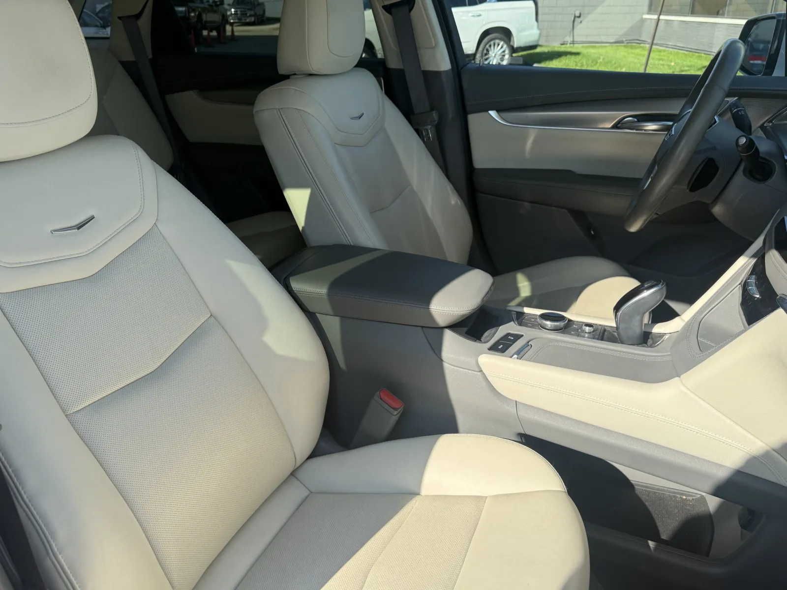 Cadillac XT5 photo 17